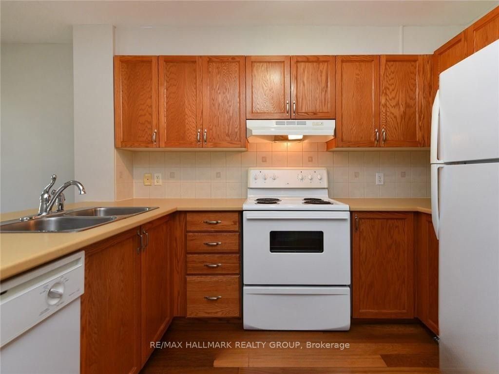 386 Crownridge Drive Property Photo 7