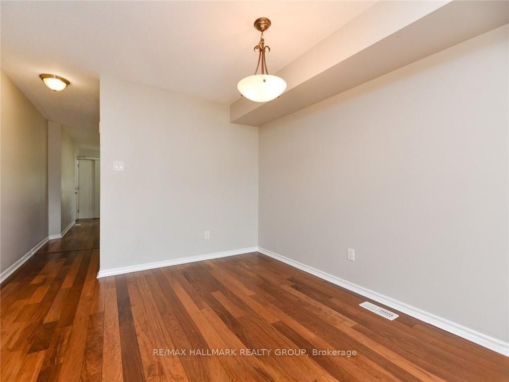 386 Crownridge Drive Property Photo 10