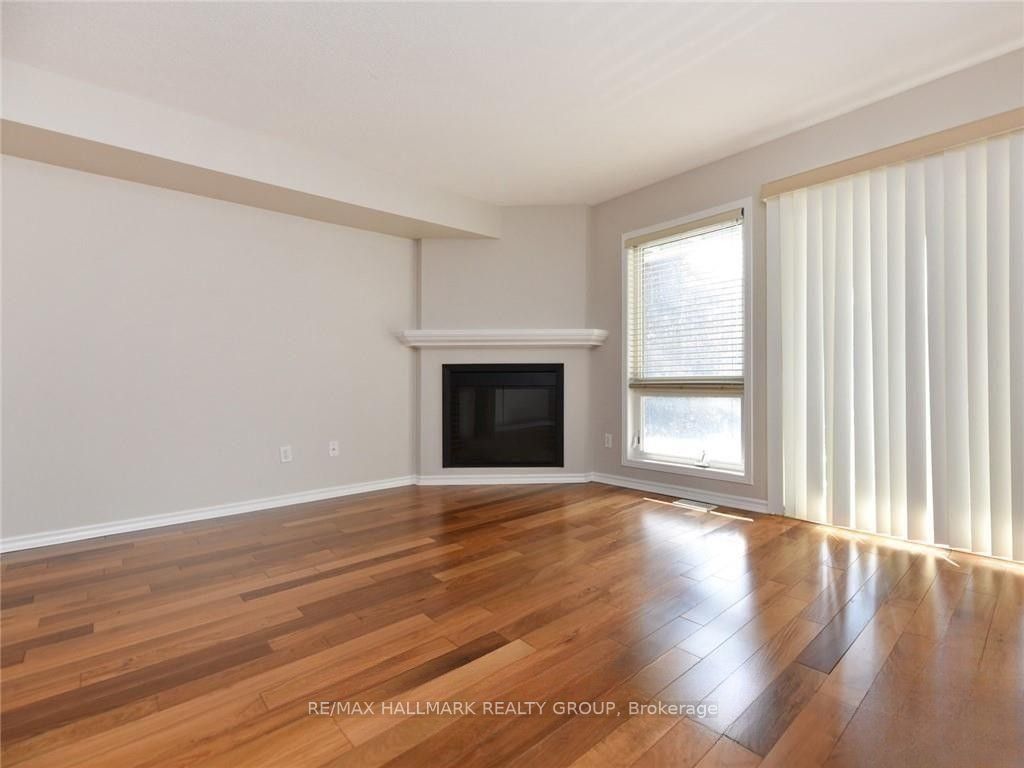 386 Crownridge Drive Property Photo 11