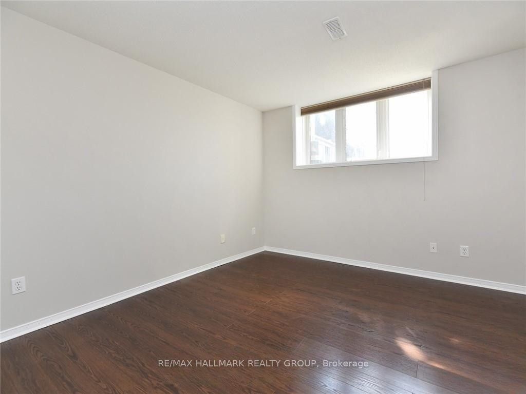 386 Crownridge Drive Property Photo 14