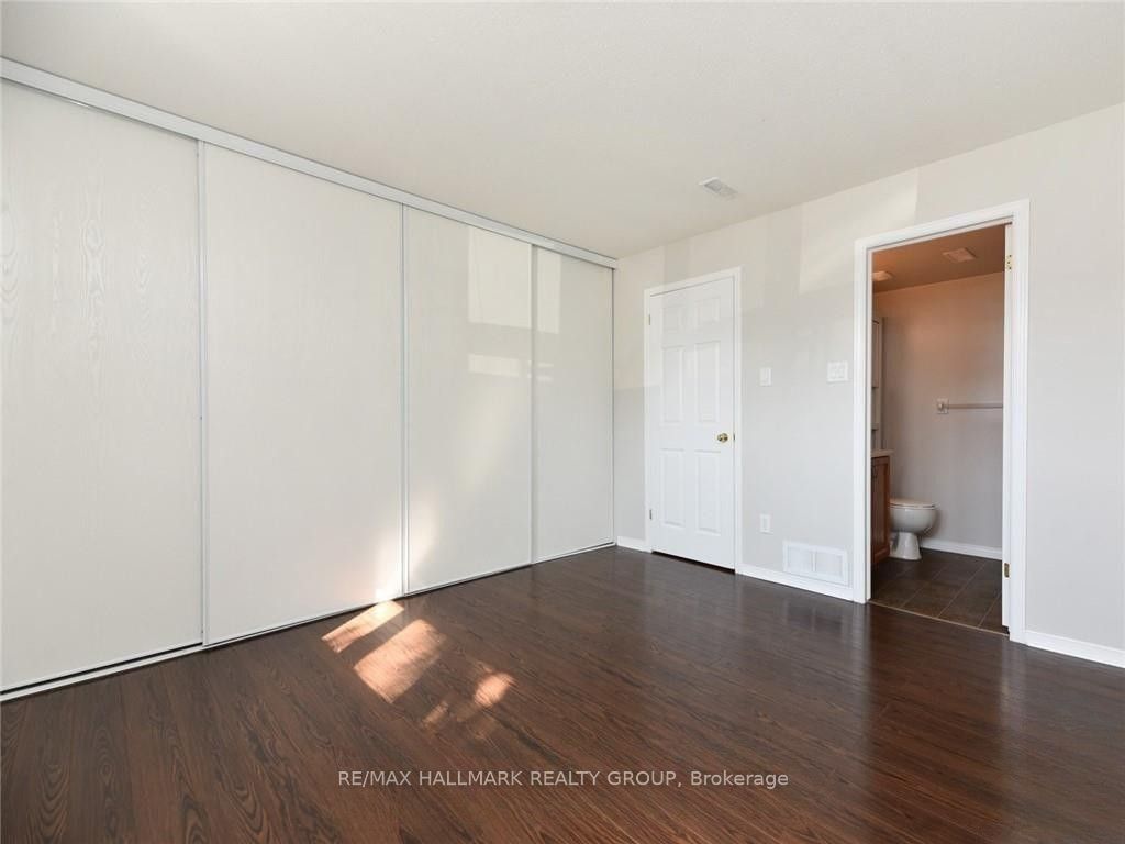 386 Crownridge Drive Property Photo 15