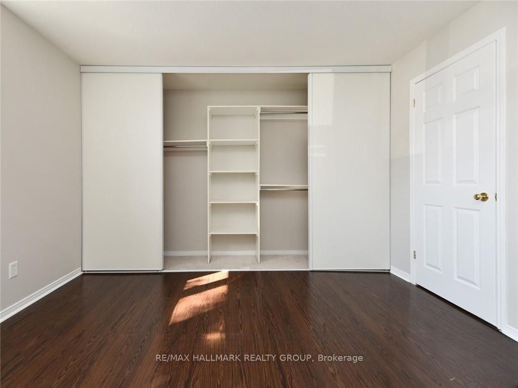 386 Crownridge Drive Property Photo 16
