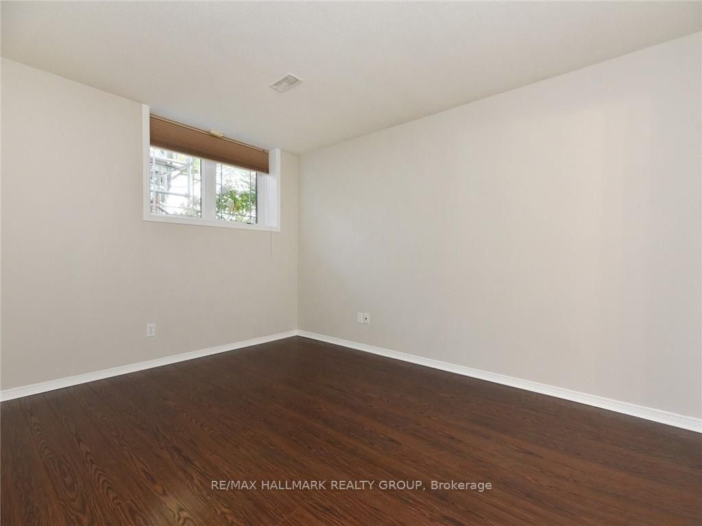 386 Crownridge Drive Property Photo 19