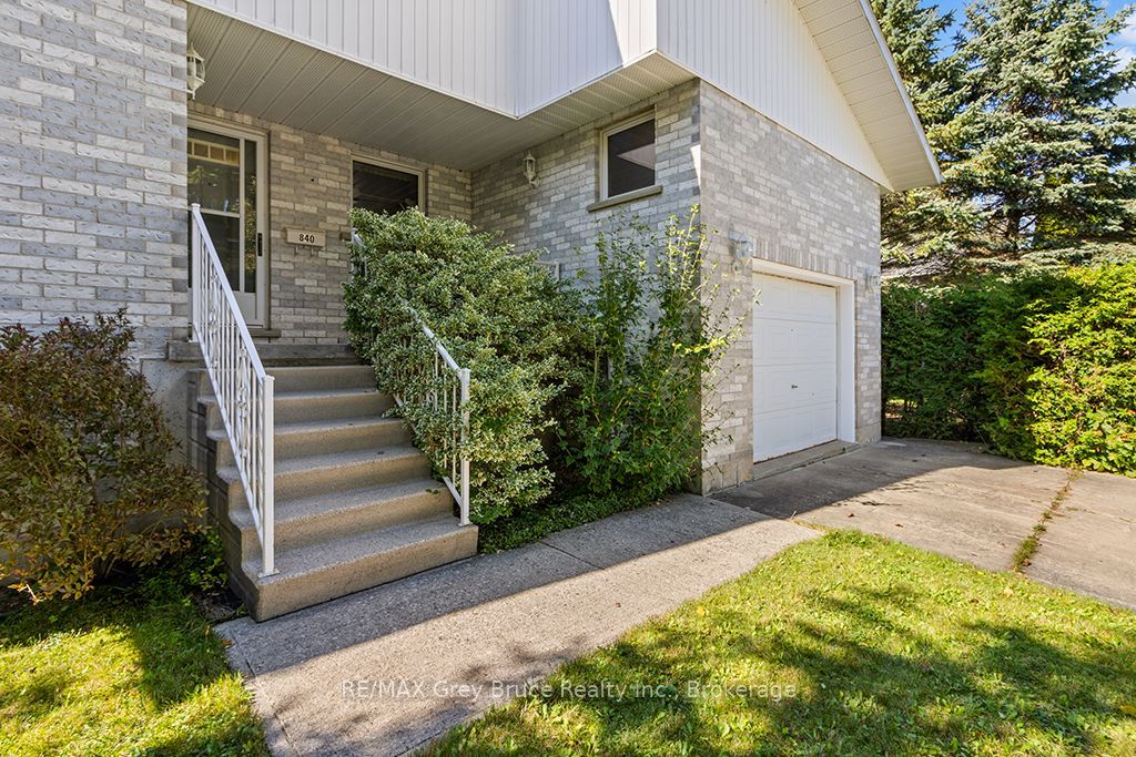 840 Mcnaughton Street Property Photo 4