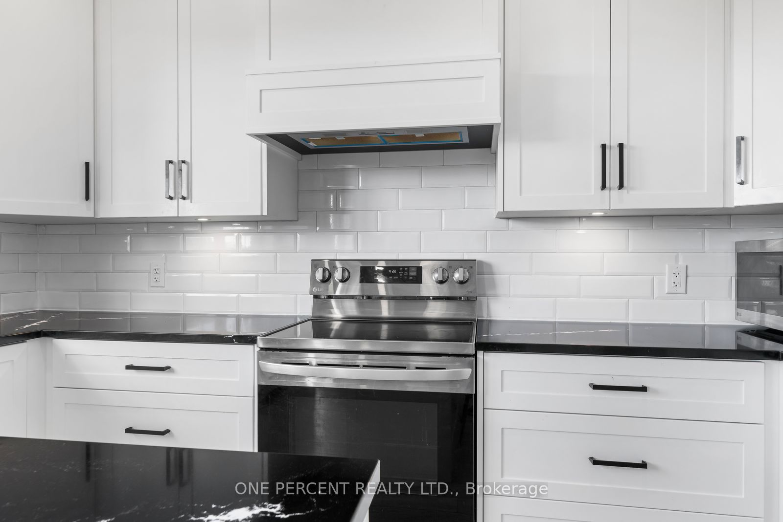 626 Haylock Gardens Property Photo 8