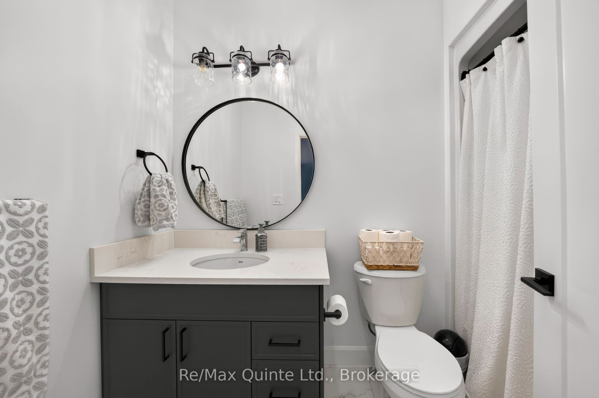9 Peace River Street Property Photo 16