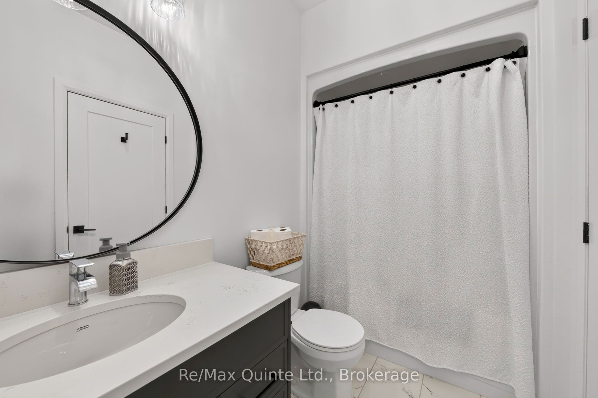 9 Peace River Street Property Photo 17