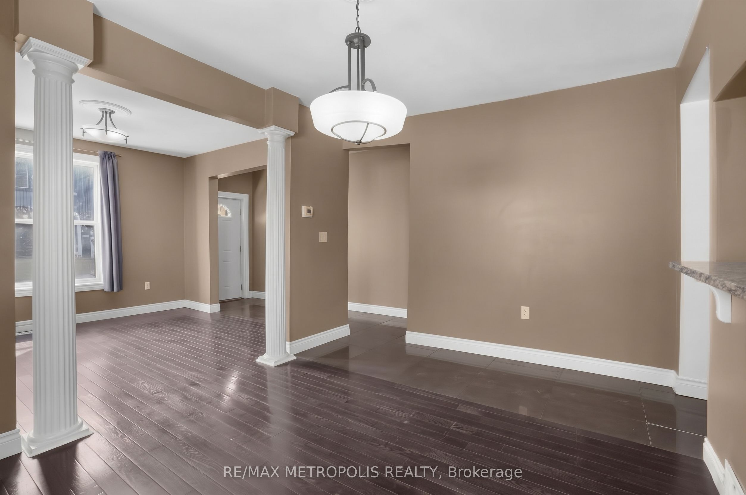 201 Bay Street N Property Photo 4
