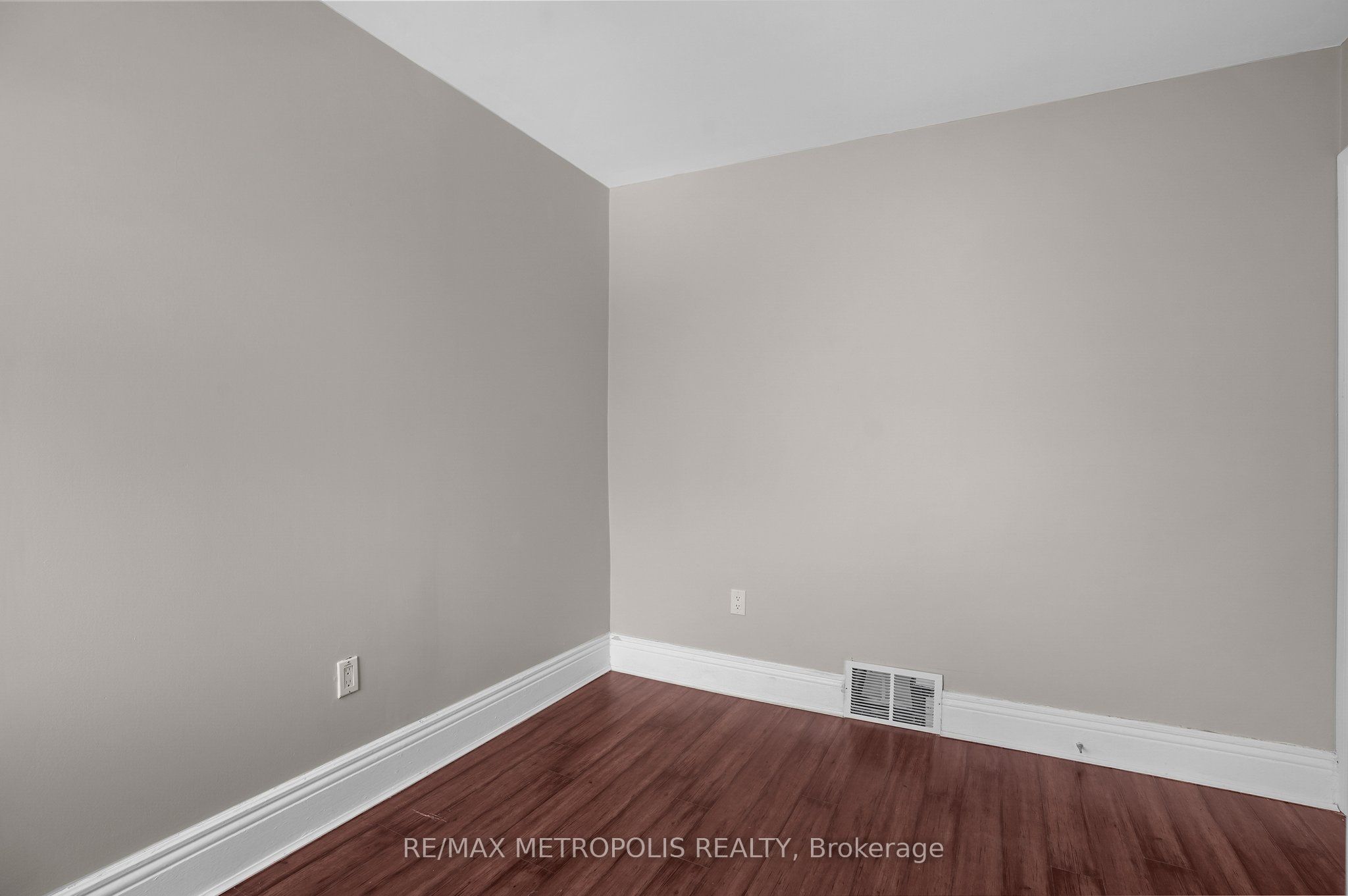 201 Bay Street N Property Photo 11