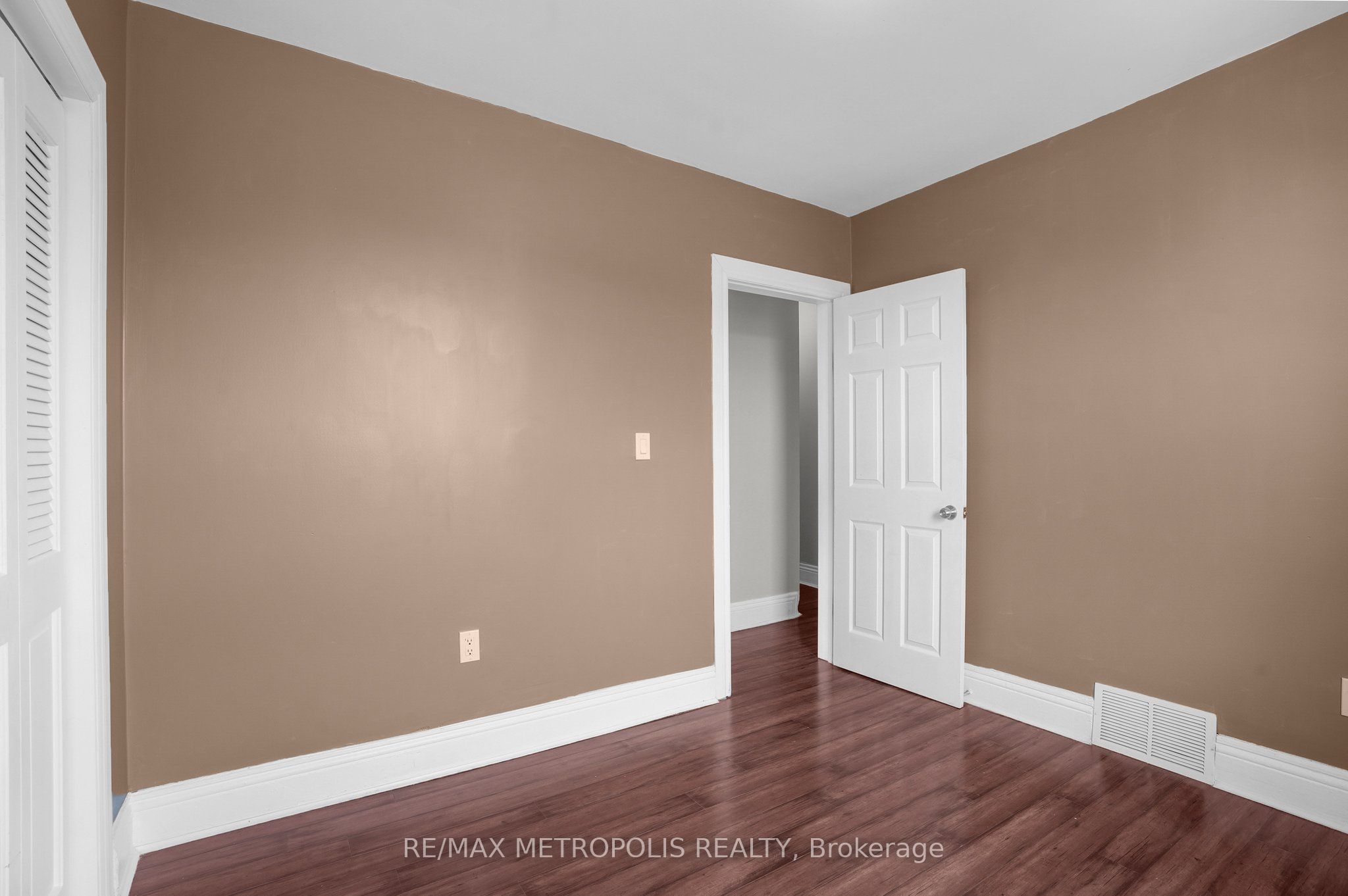 201 Bay Street N Property Photo 12