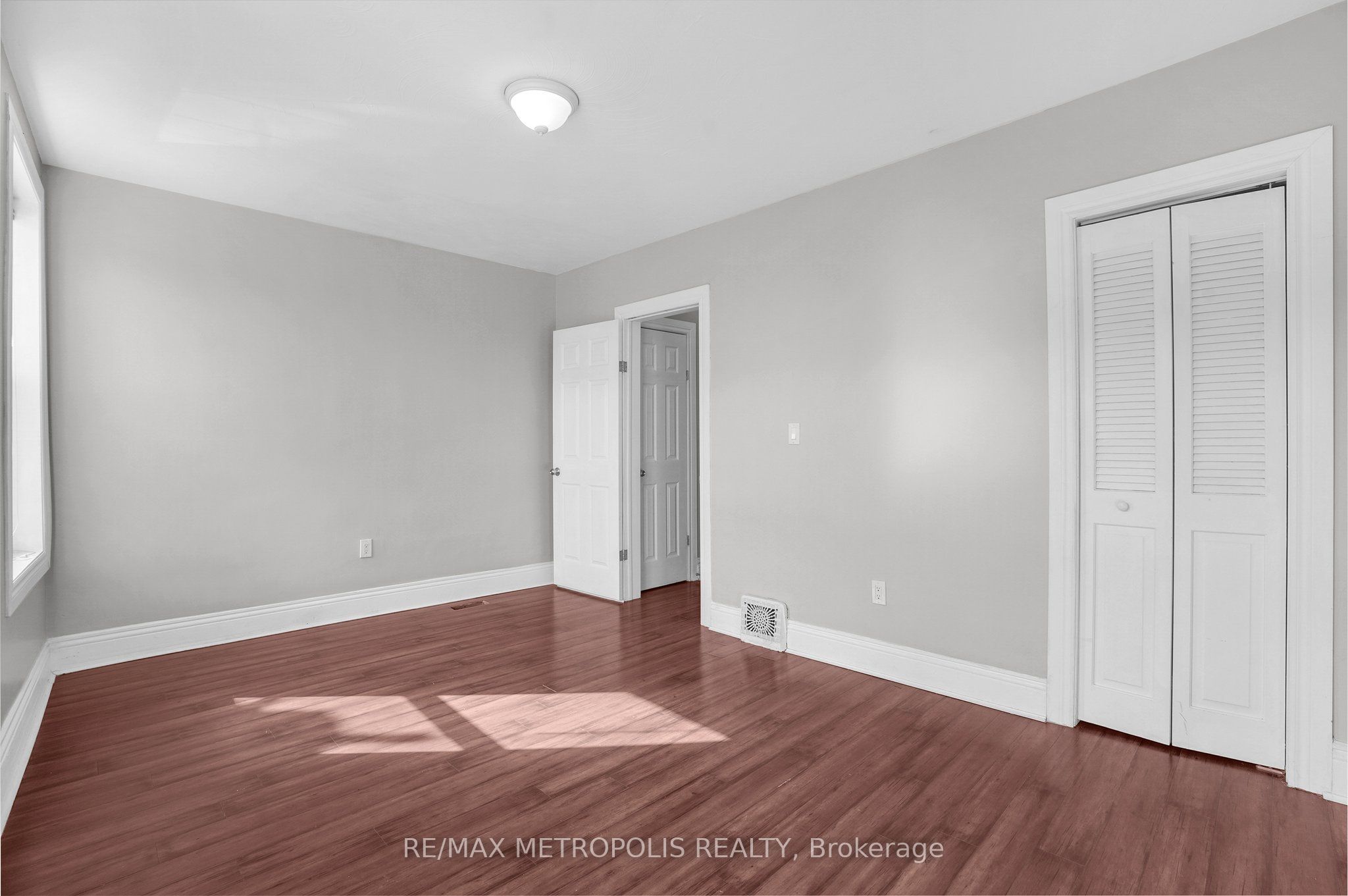 201 Bay Street N Property Photo 16