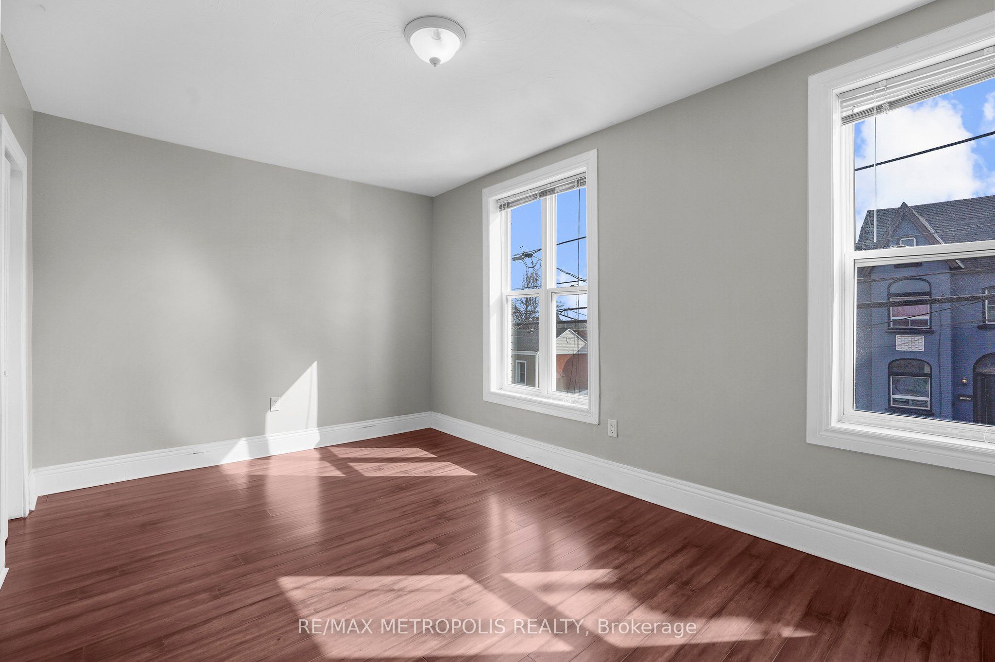201 Bay Street N Property Photo 17