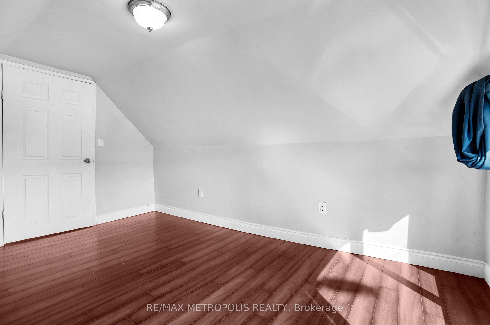 201 Bay Street N Property Photo 21
