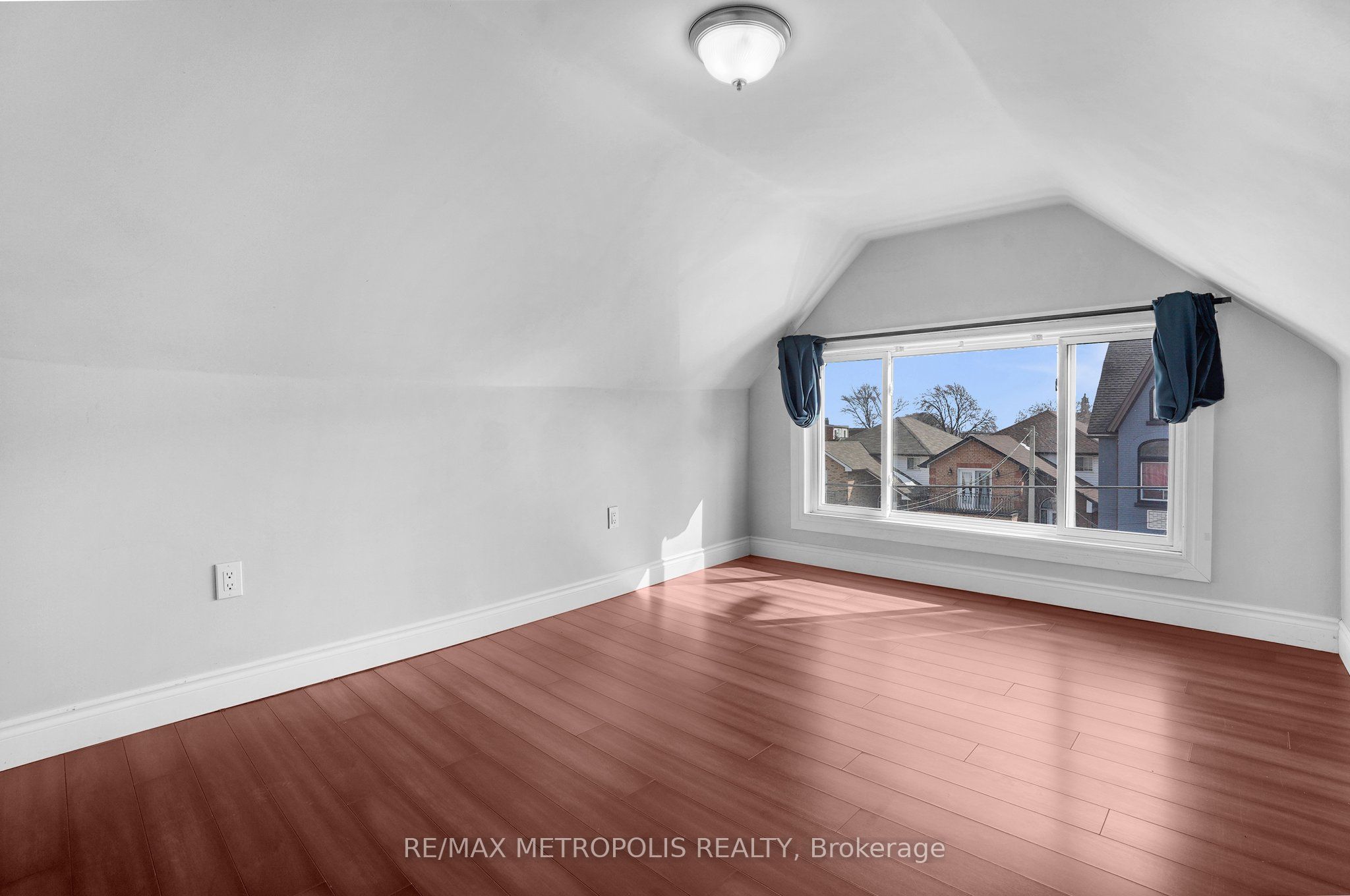 201 Bay Street N Property Photo 22