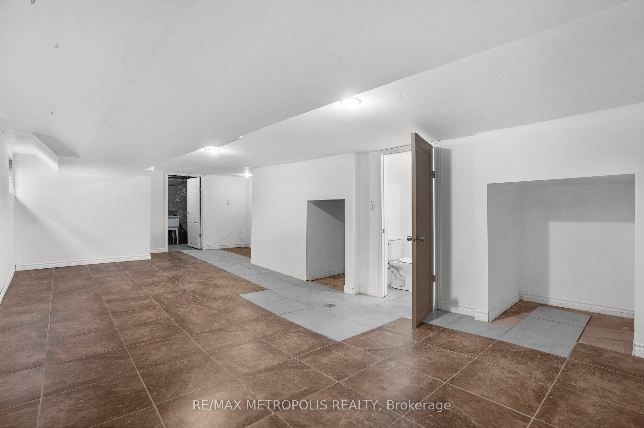 201 Bay Street N Property Photo 26