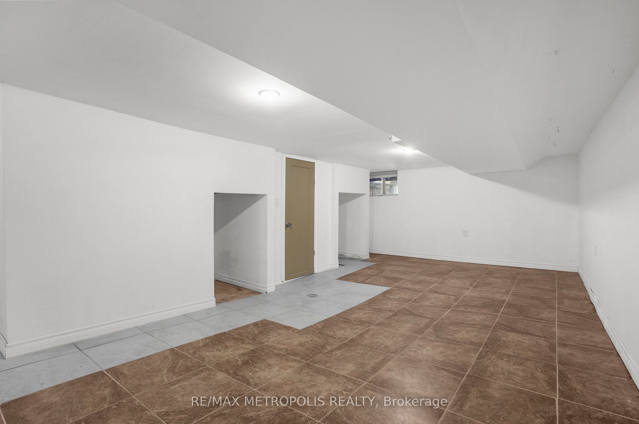 201 Bay Street N Property Photo 27