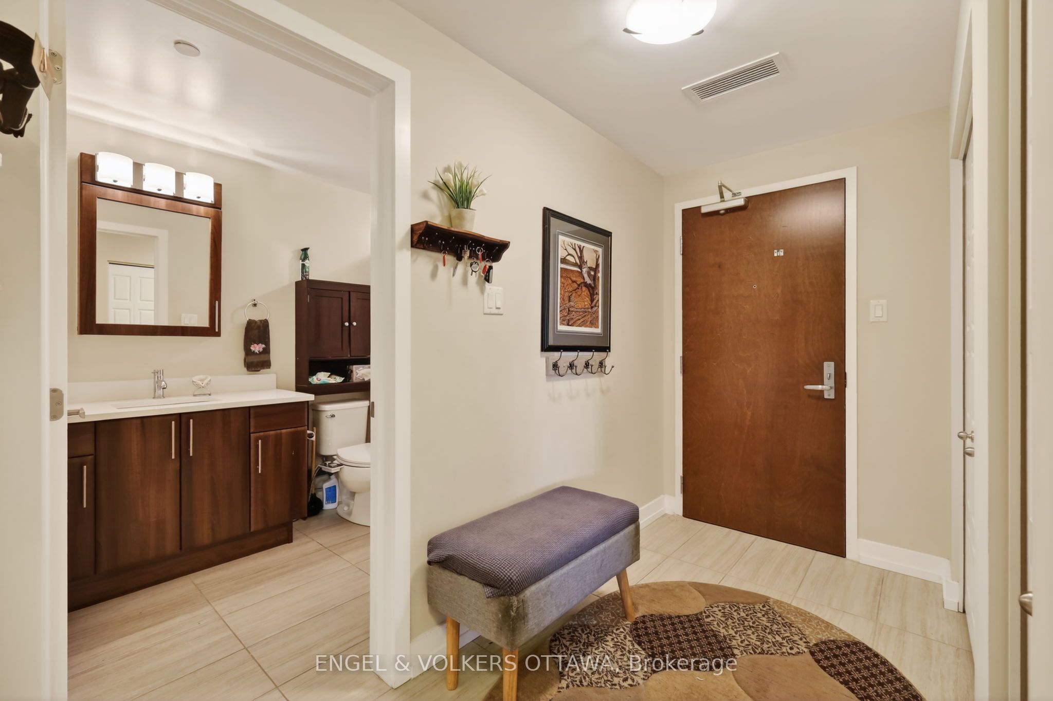 330 Titan Private 711 Property Photo 2