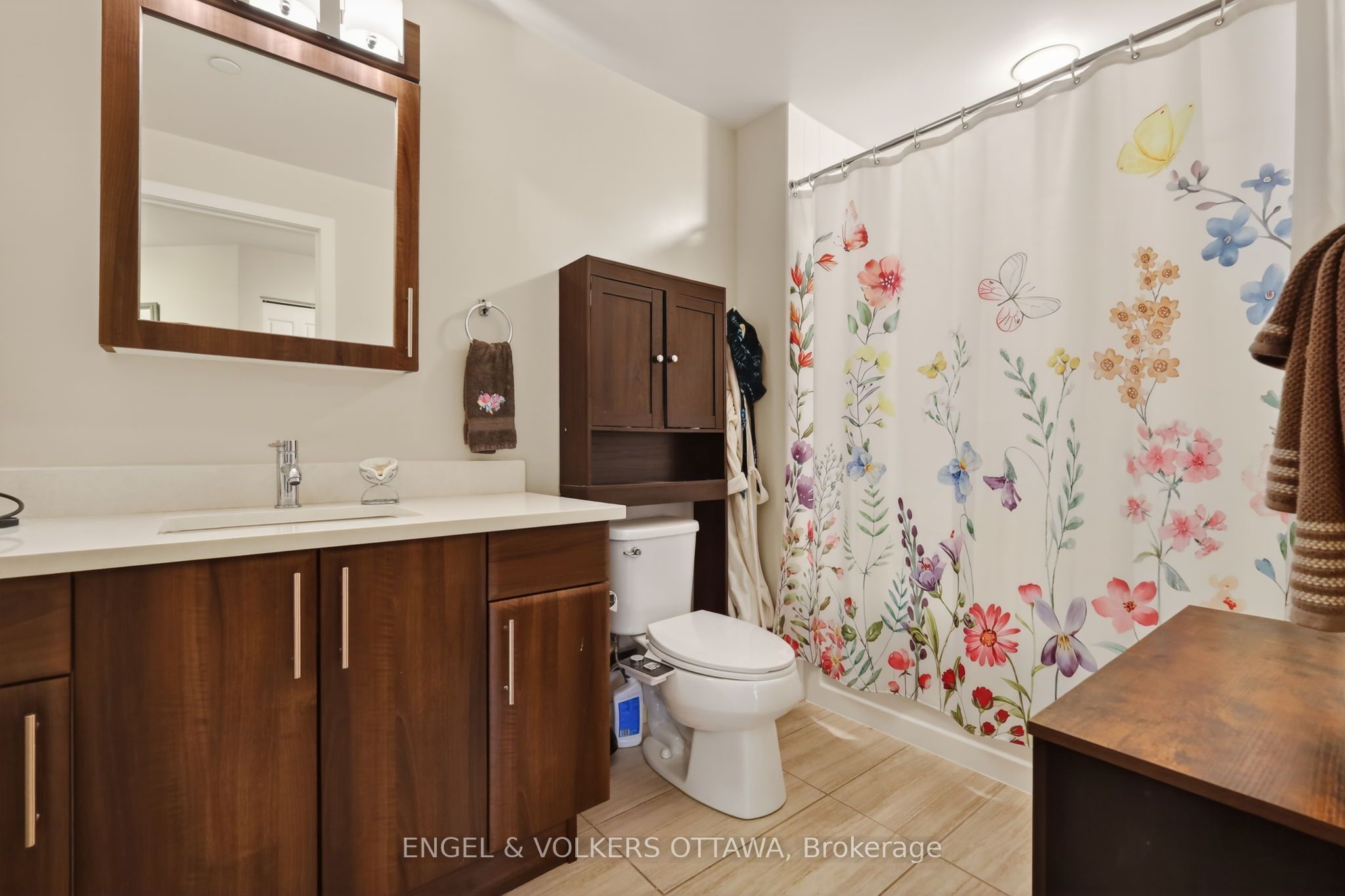 330 Titan Private 711 Property Photo 3