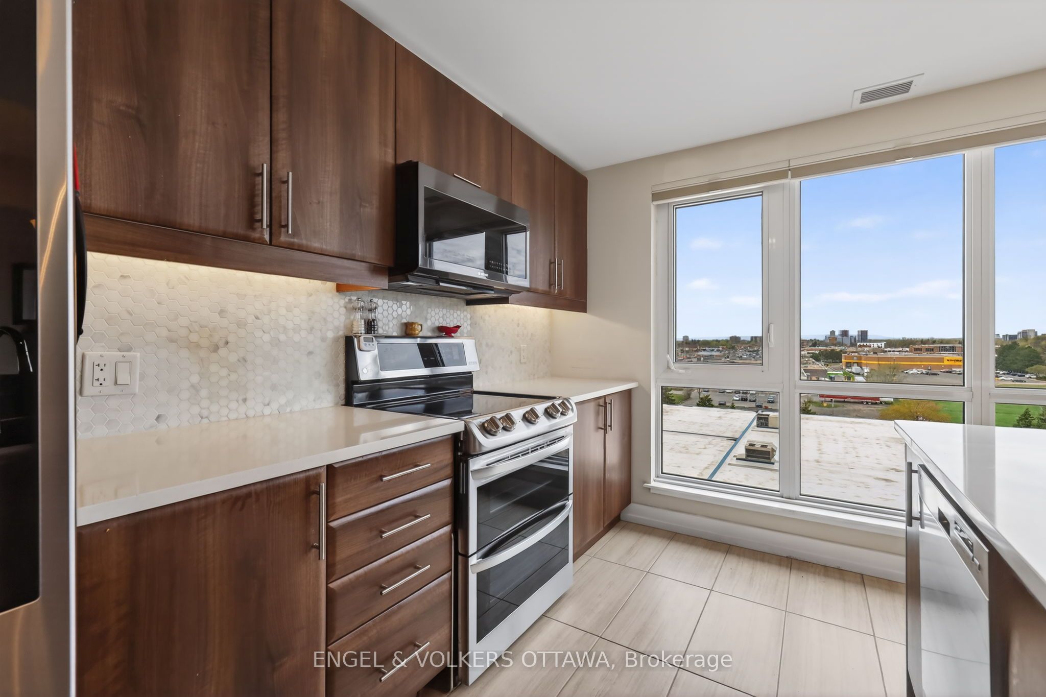 330 Titan Private 711 Property Photo 7