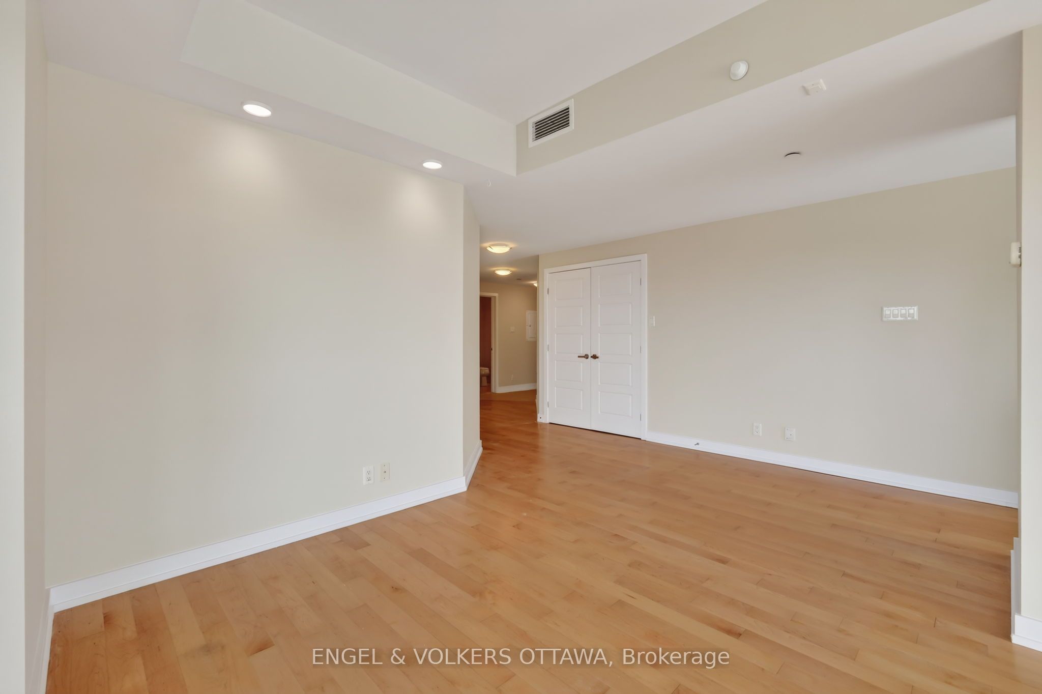330 Titan Private 711 Property Photo 24