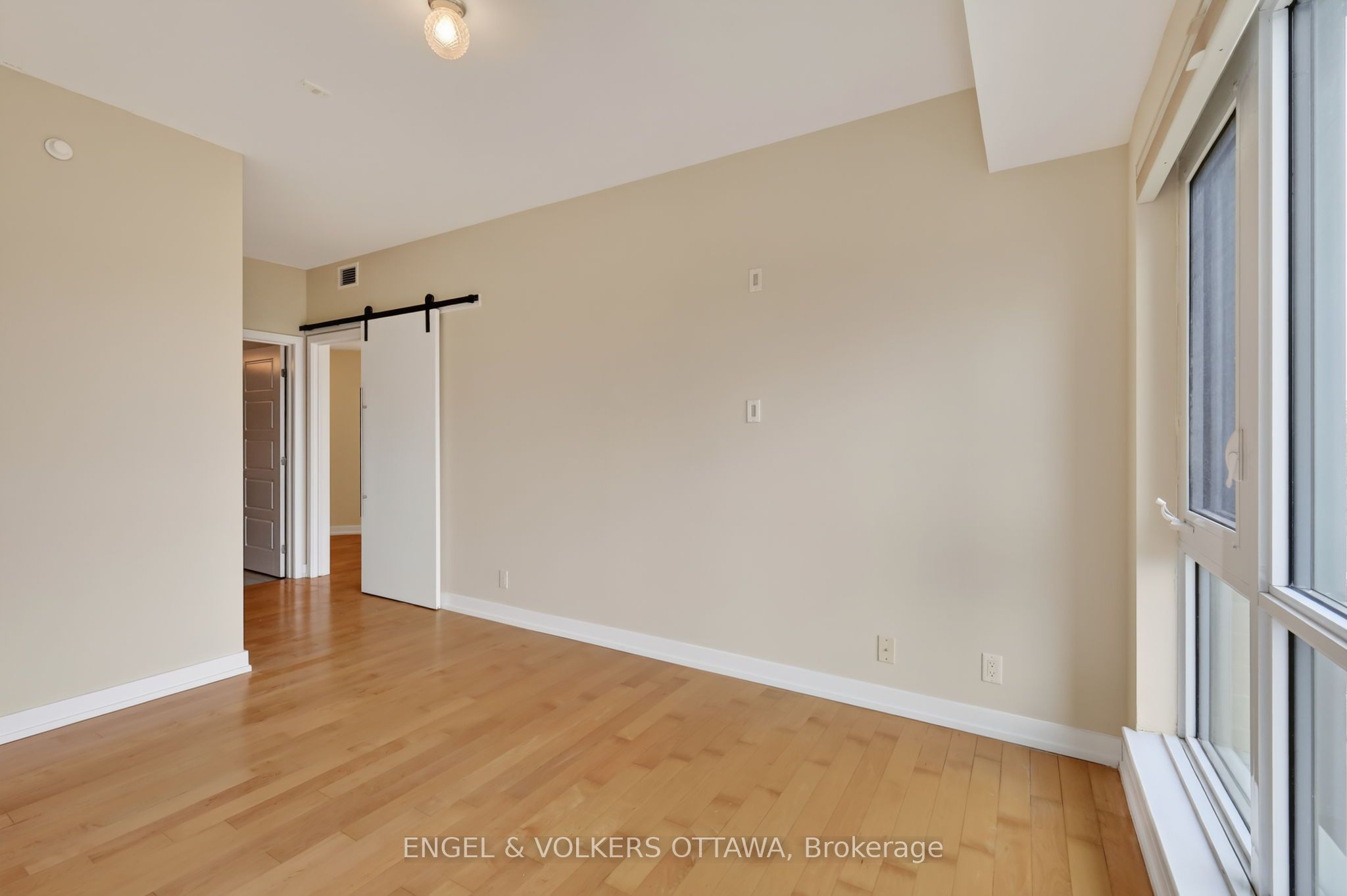 330 Titan Private 711 Property Photo 32