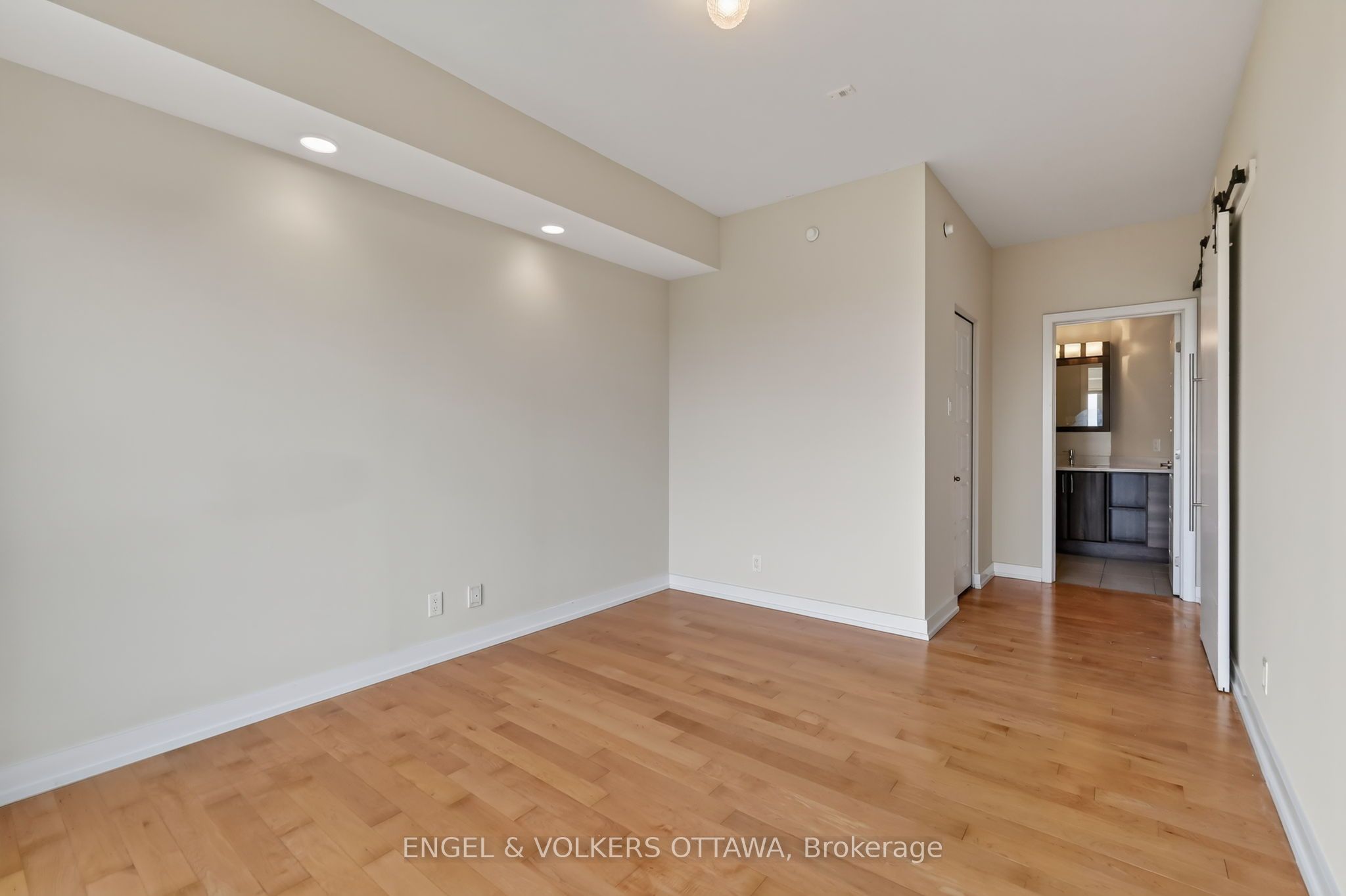 330 Titan Private 711 Property Photo 33