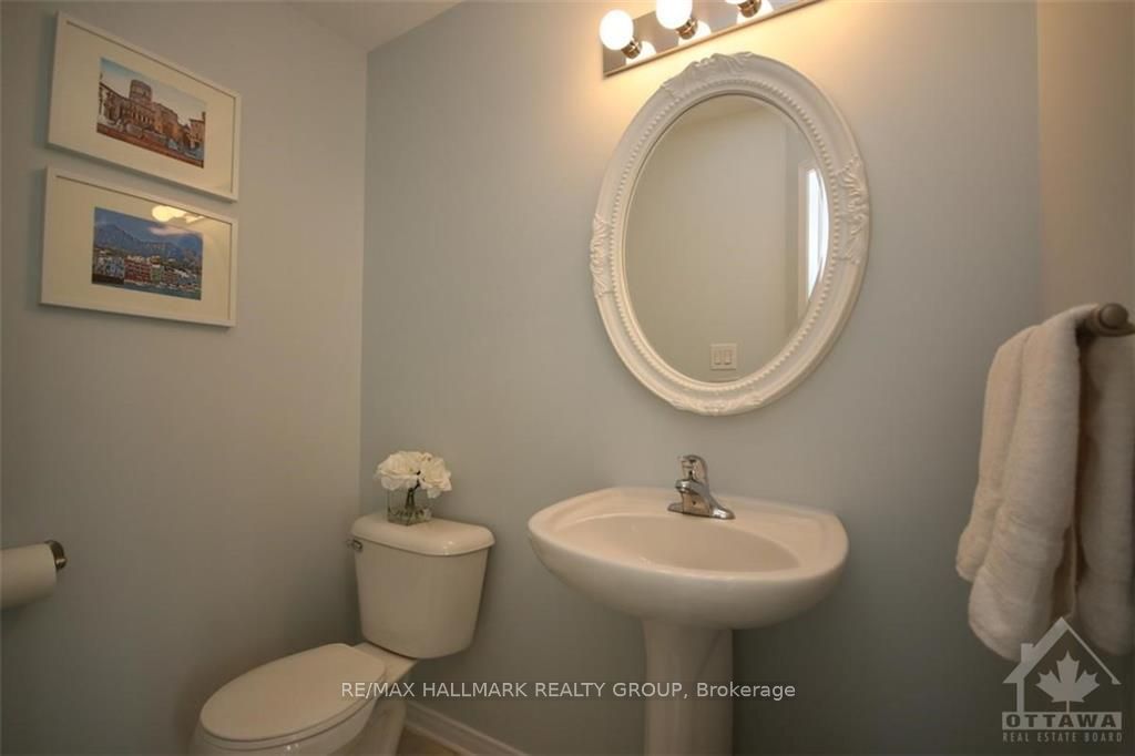 553 Ashbourne Crescent Property Photo 3