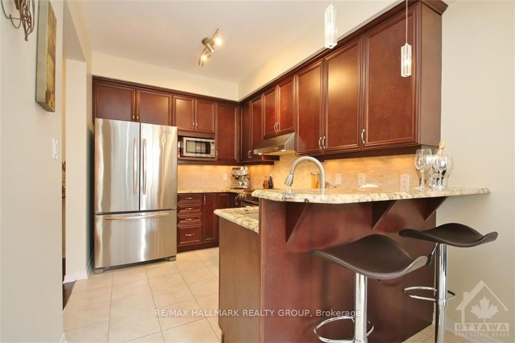 553 Ashbourne Crescent Property Photo 5