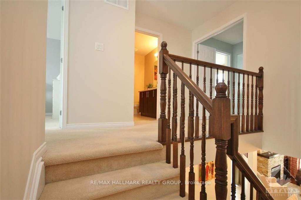 553 Ashbourne Crescent Property Photo 8