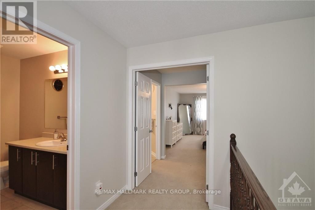 553 Ashbourne Crescent Property Photo 9