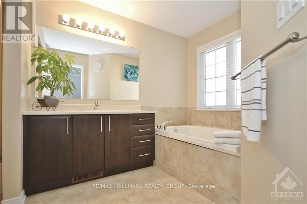 553 Ashbourne Crescent Property Photo 11