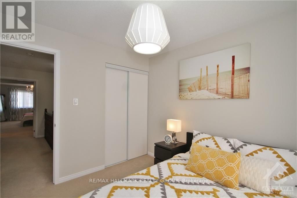 553 Ashbourne Crescent Property Photo 14