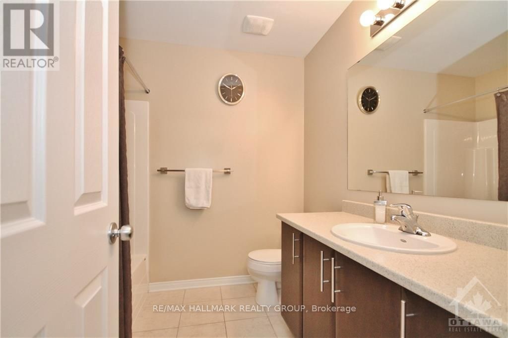 553 Ashbourne Crescent Property Photo 15