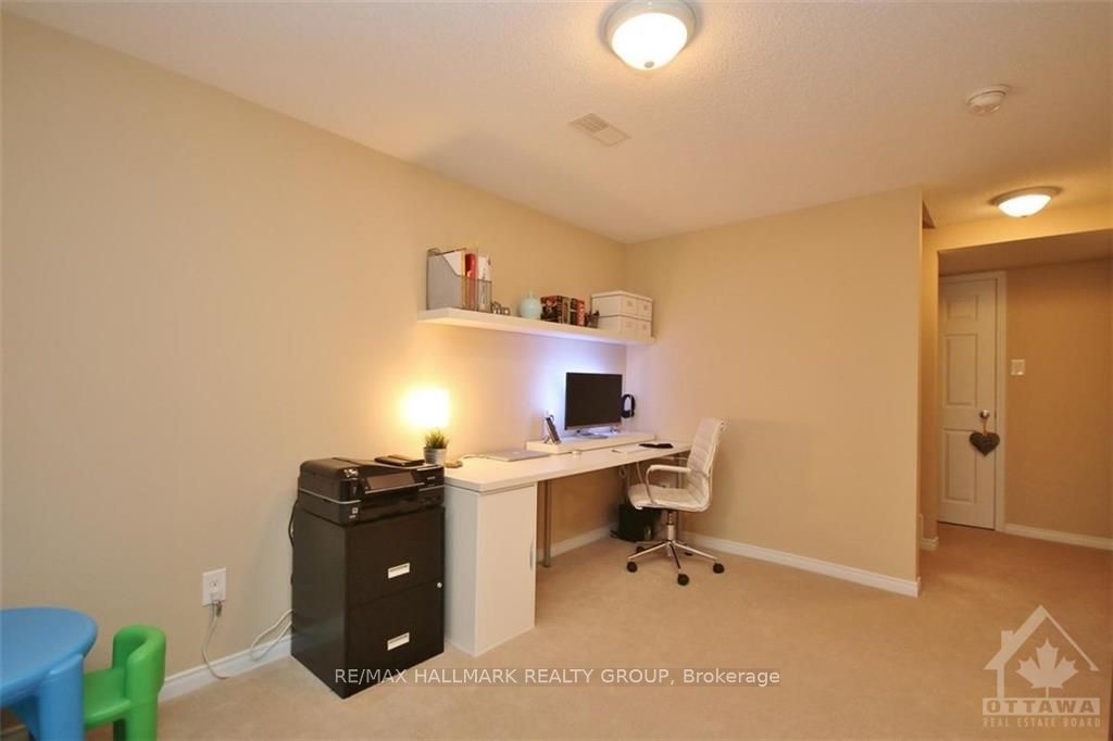 553 Ashbourne Crescent Property Photo 17