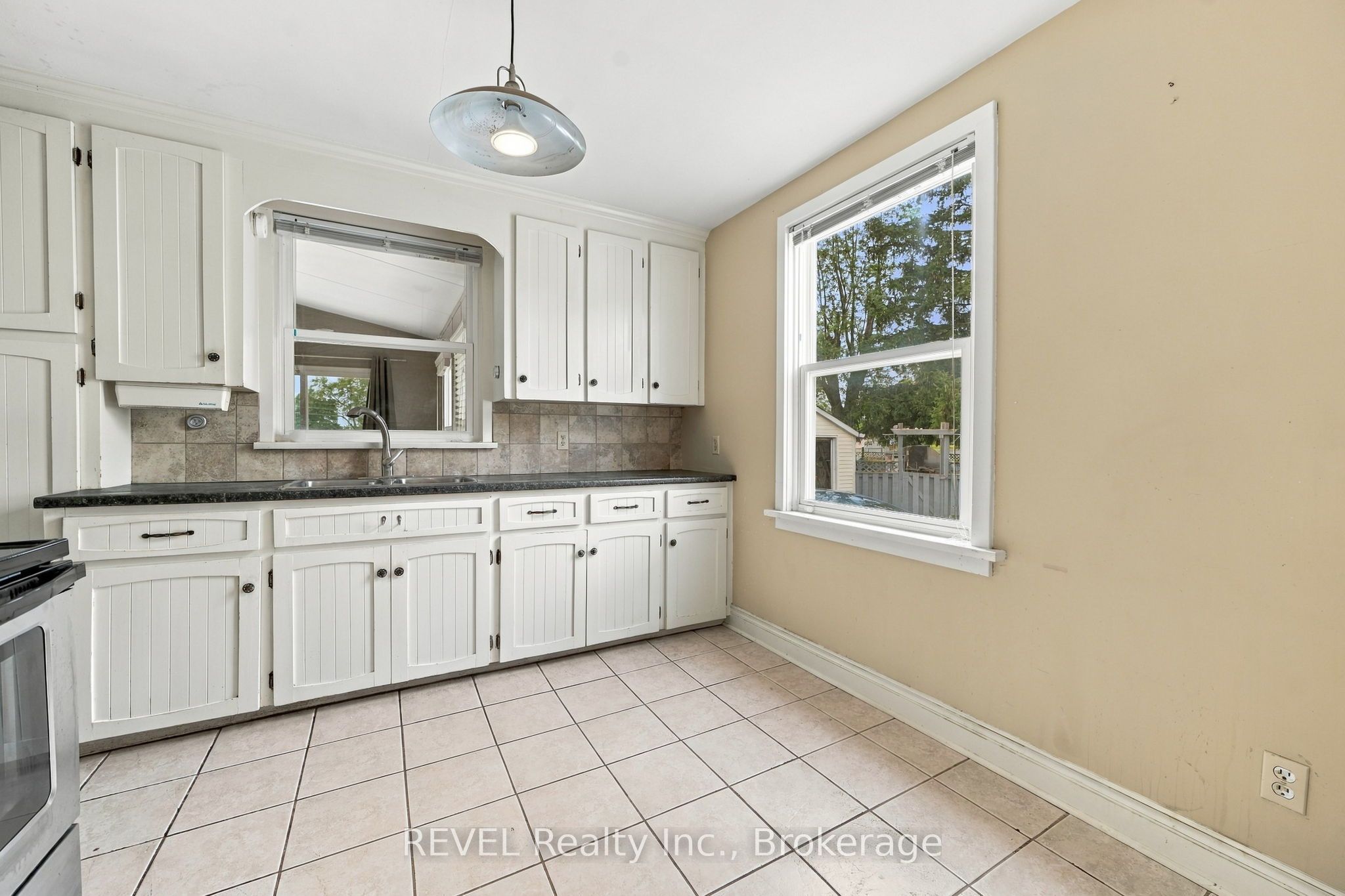 5892 Murray Street Property Photo 8
