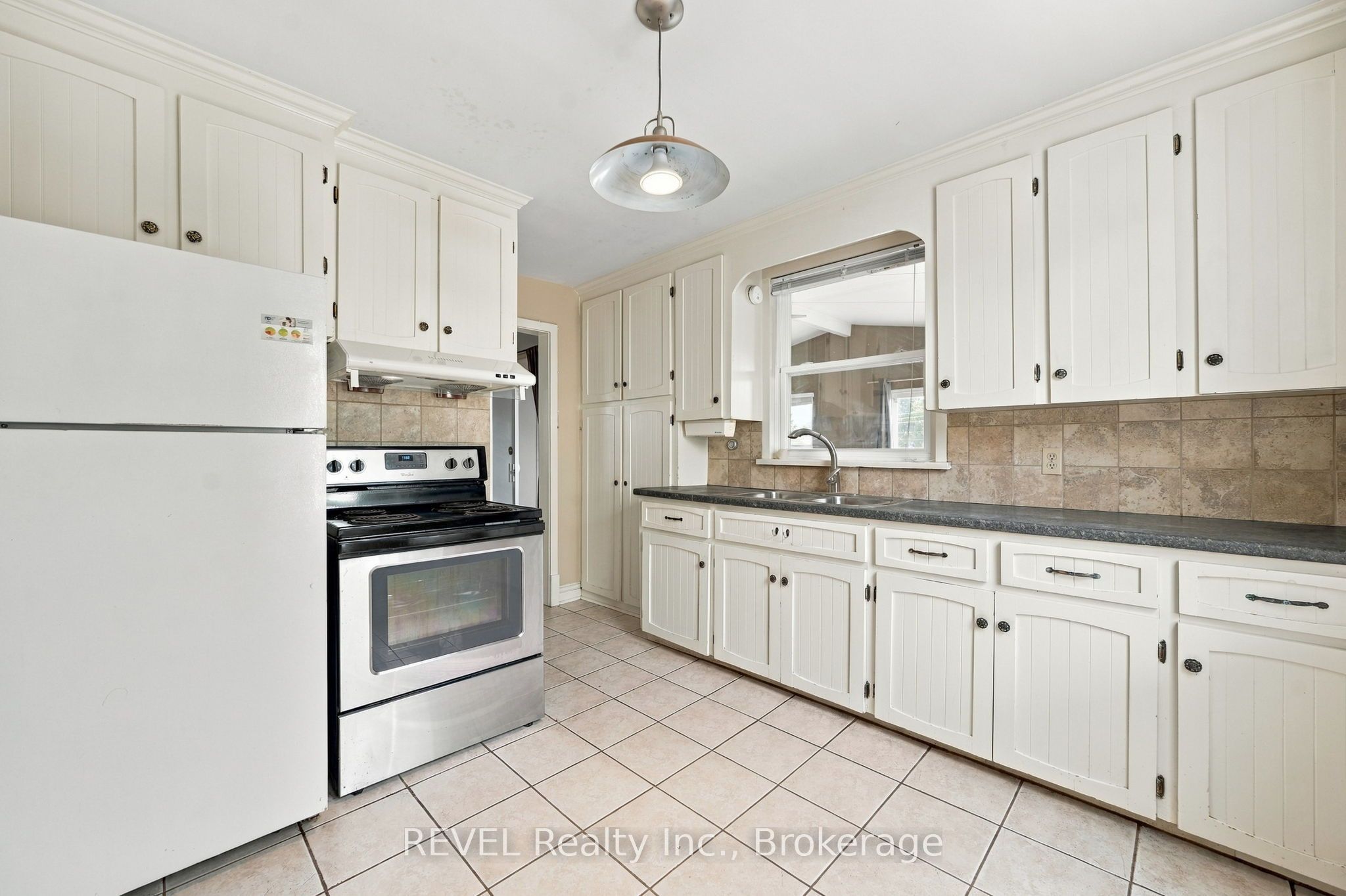5892 Murray Street Property Photo 9