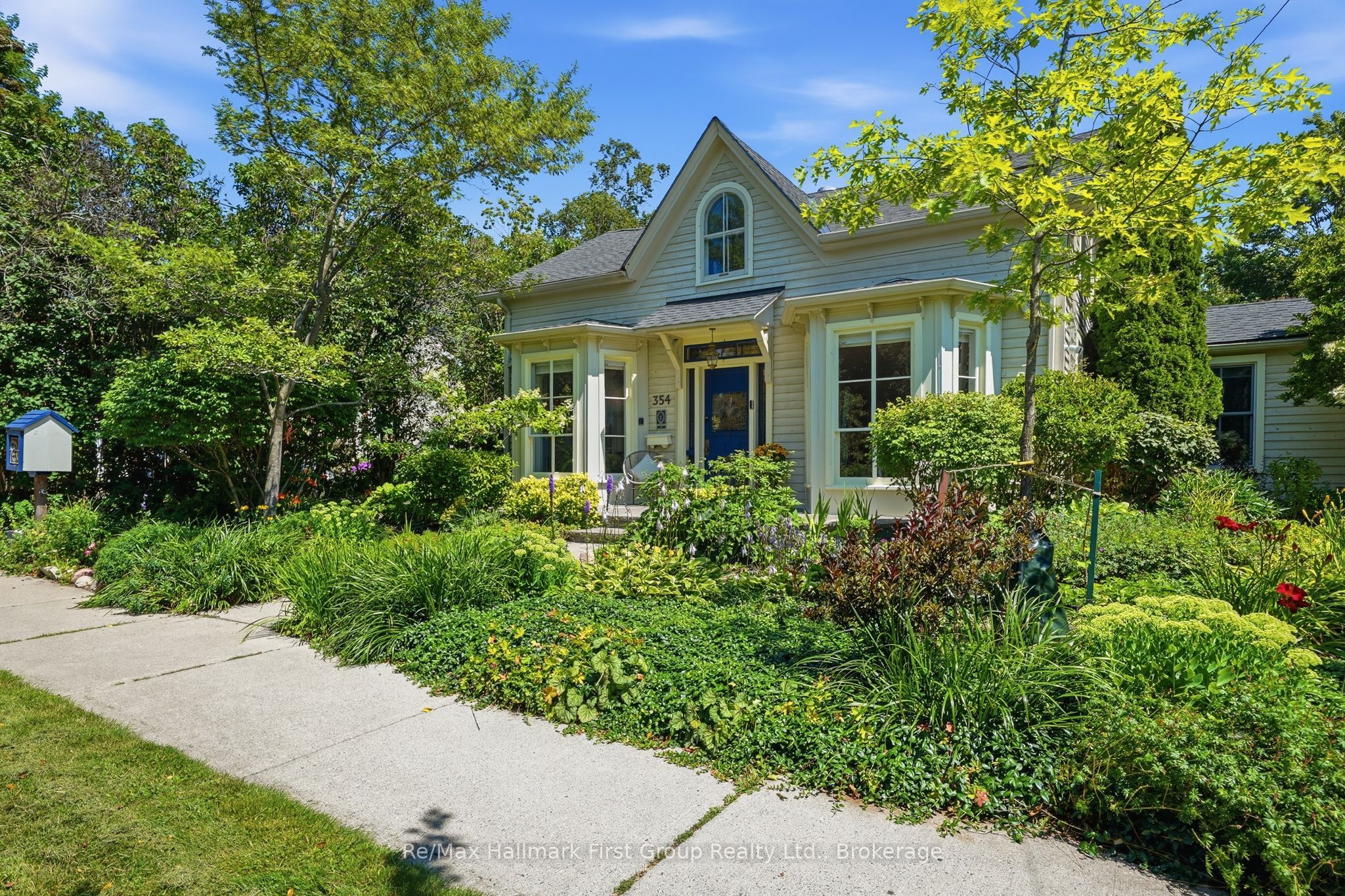354 College Street Property Photo 1