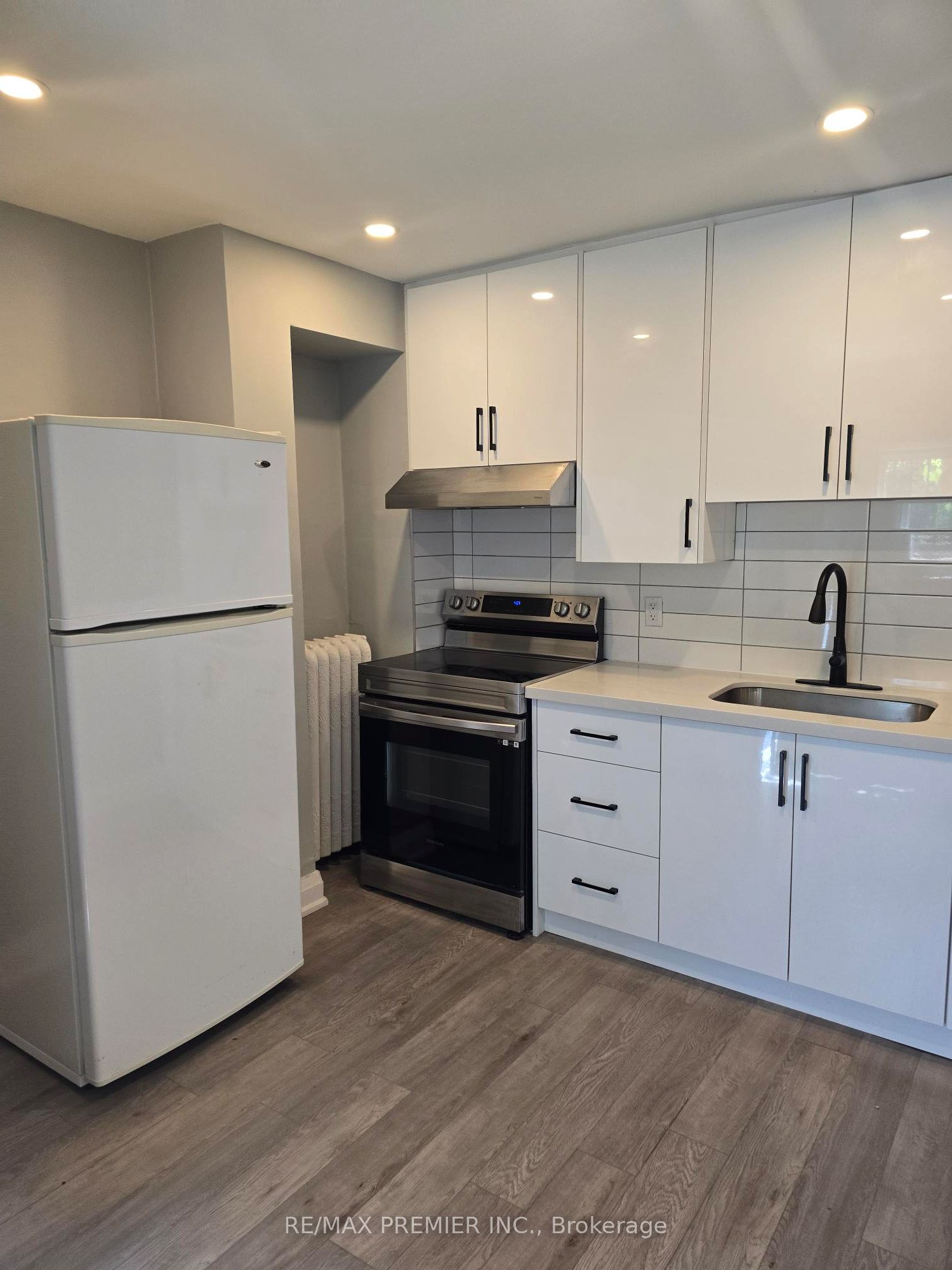 95 Cayuga Street Property Photo 8