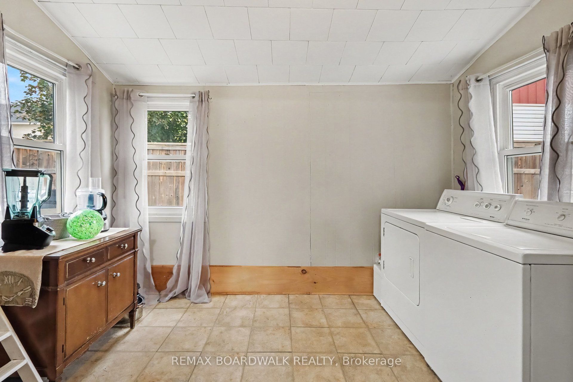 174 Munro Street Property Photo 12