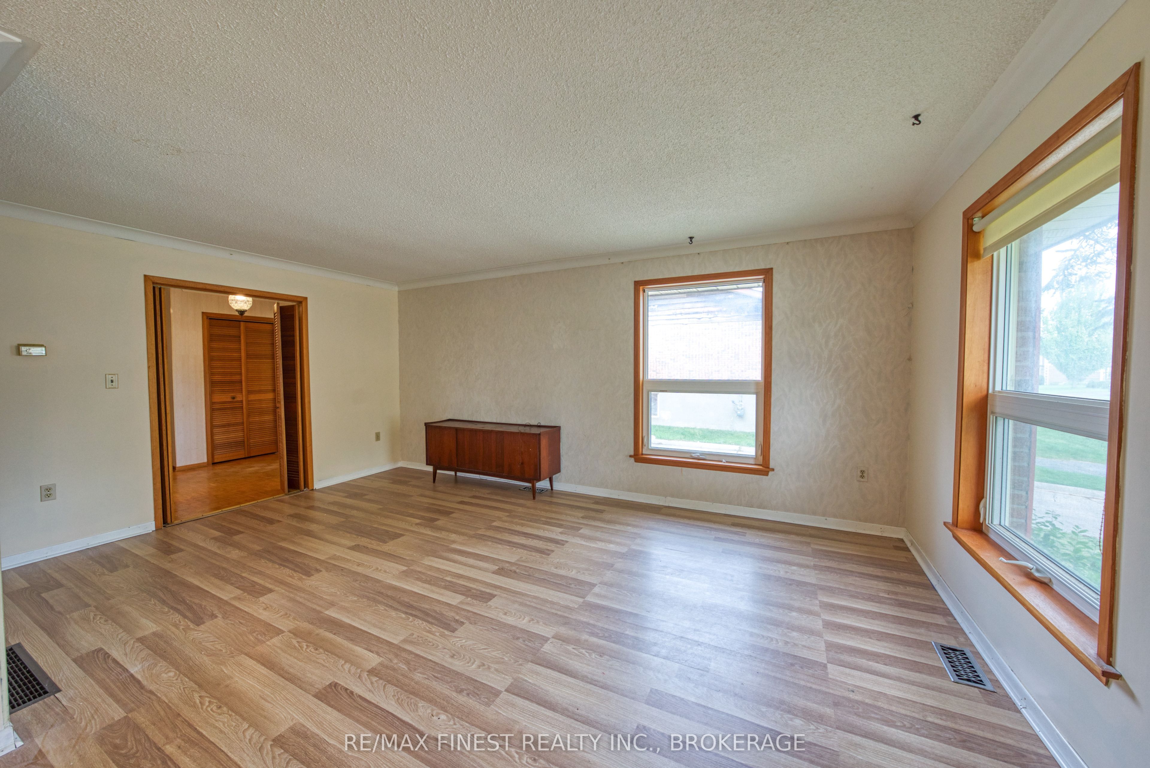 788 Kimberley Street Property Photo 4