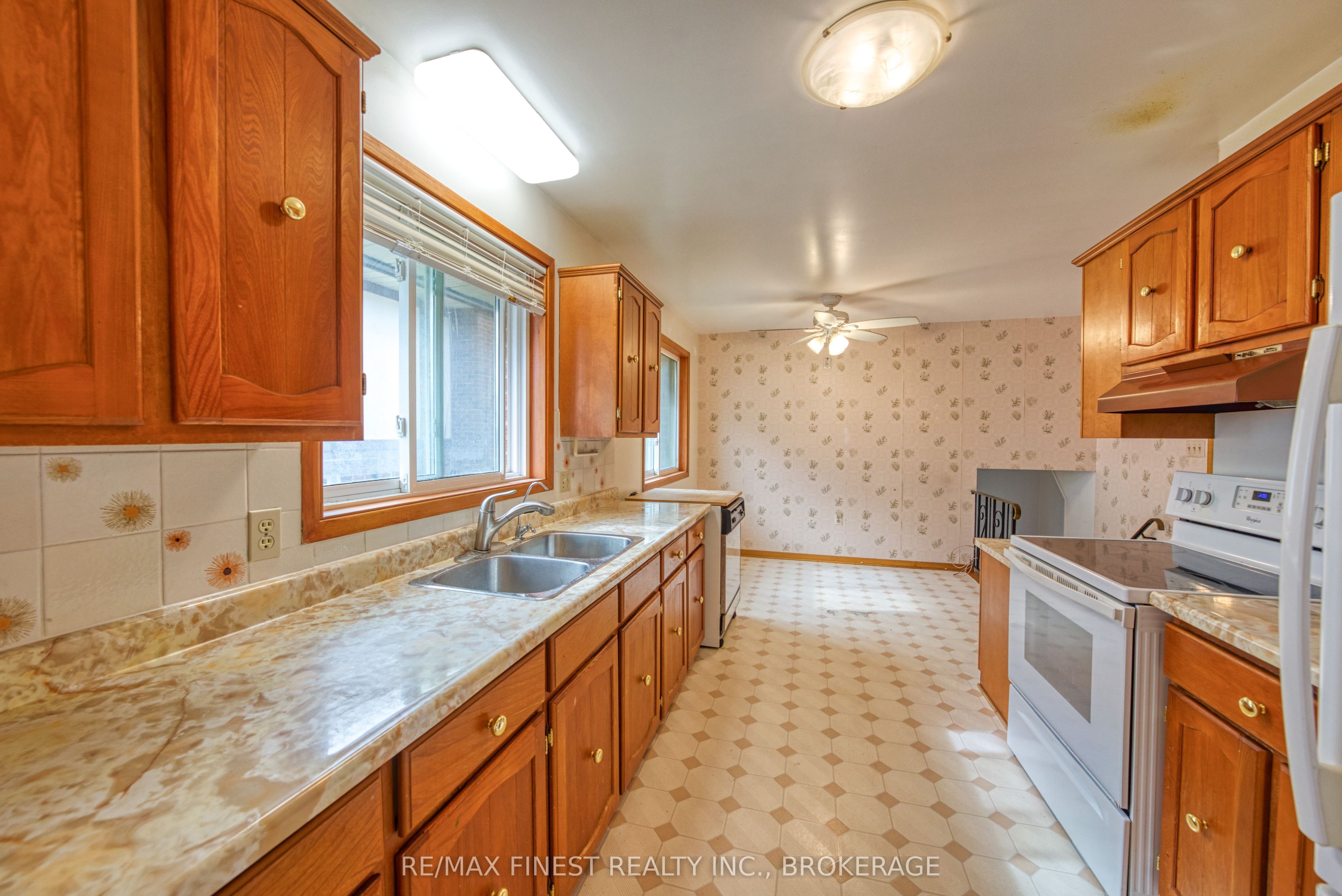788 Kimberley Street Property Photo 8