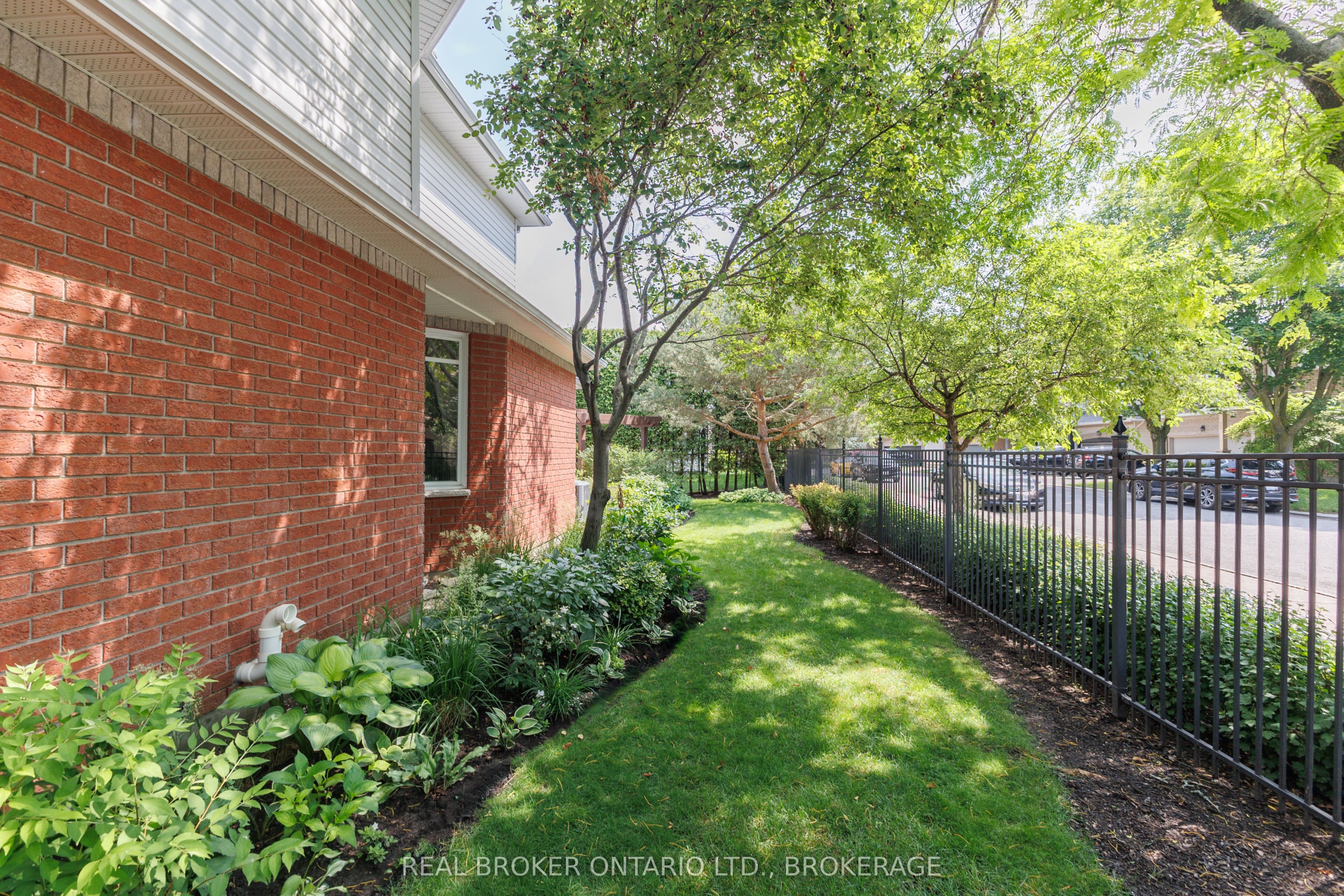 11 Redbridge Crescent Property Photo 6