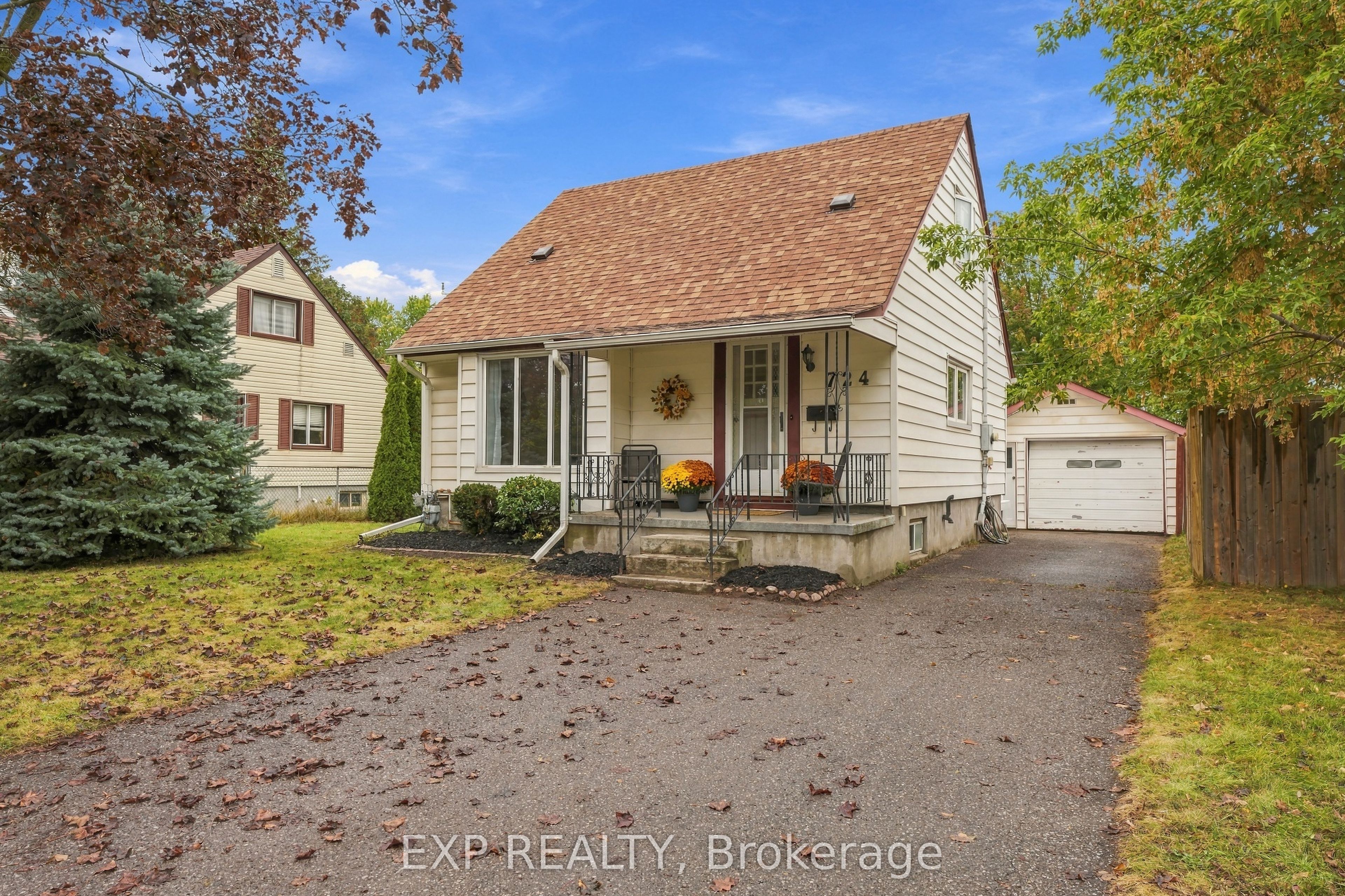 724 Mckellar Street Property Photo 1