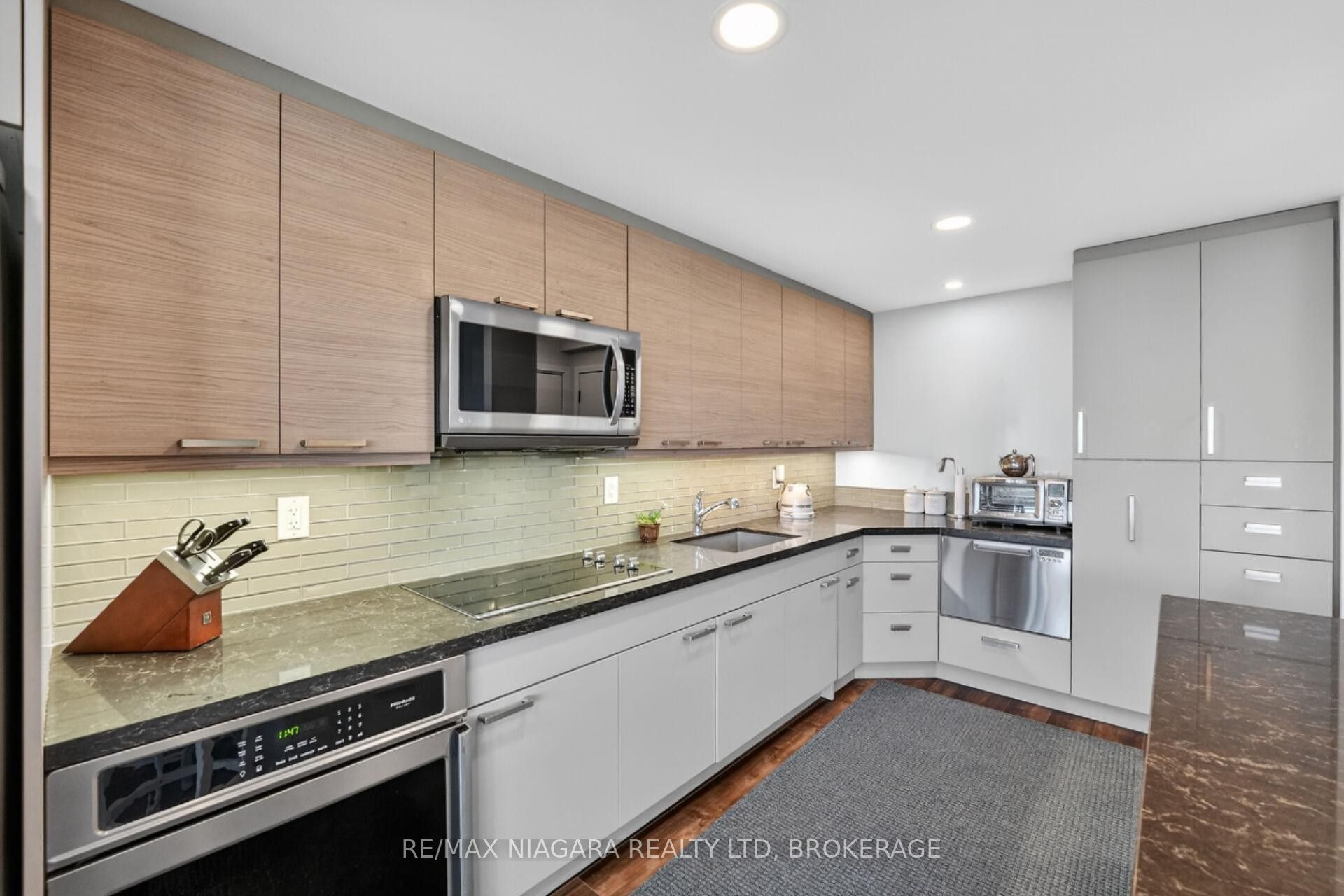 81 Scott Street 711 Property Photo 4