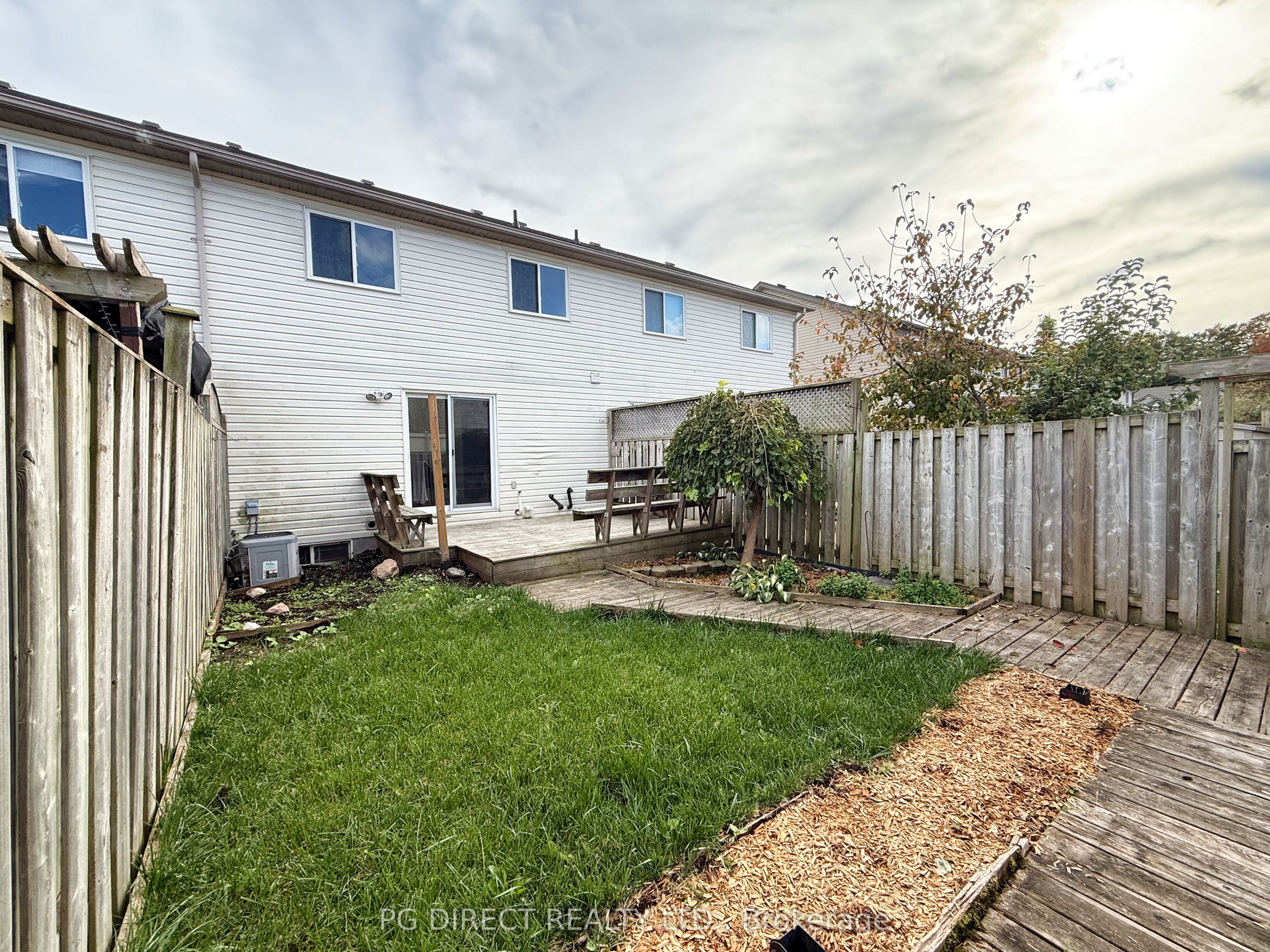 100 Foxglove Crescent Property Photo 14
