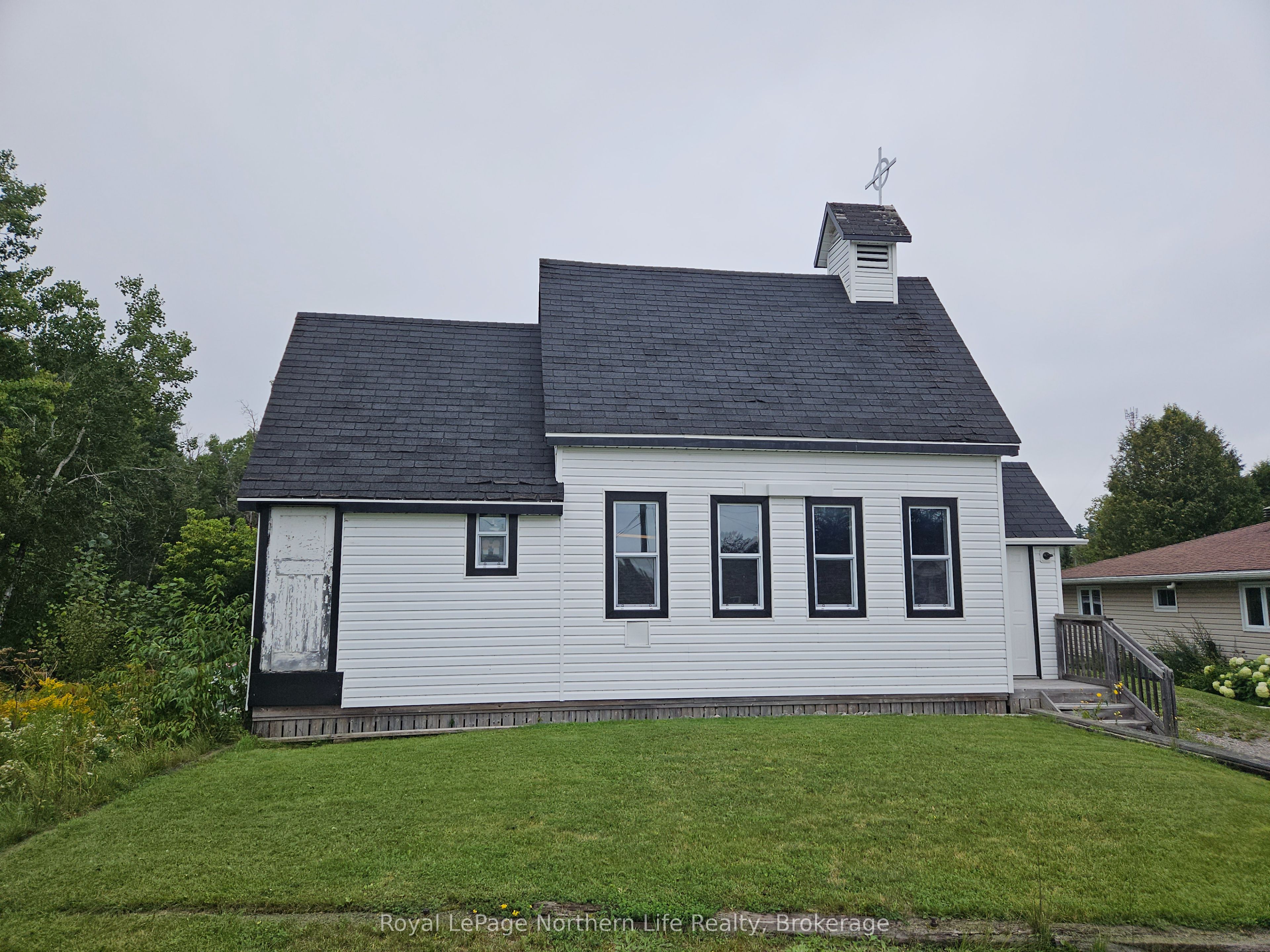 14 Parkwood Lane Property Photo 3