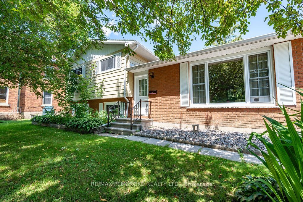 1656 Beachburg Road Property Photo 1