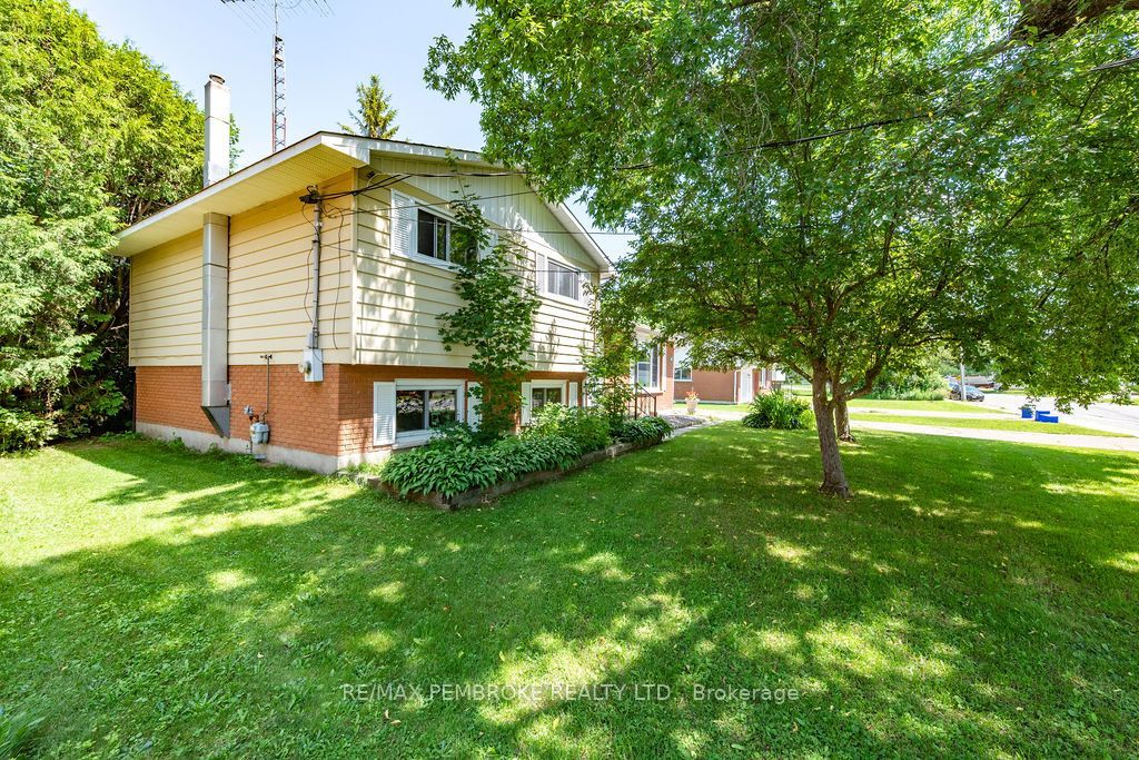1656 Beachburg Road Property Photo 2