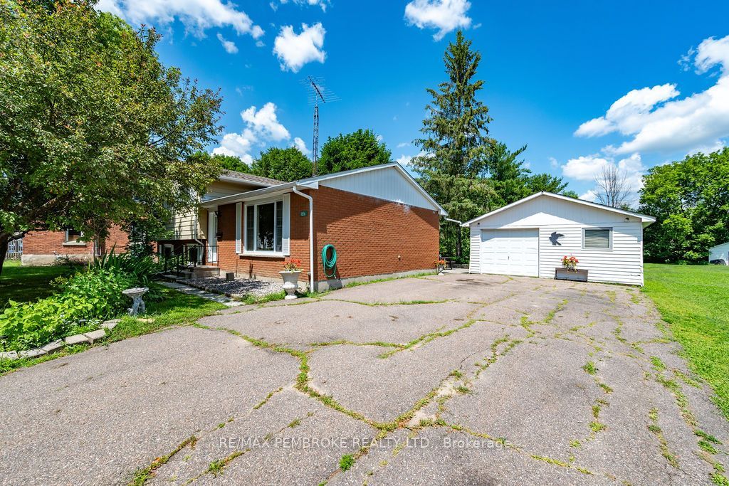 1656 Beachburg Road Property Photo 3