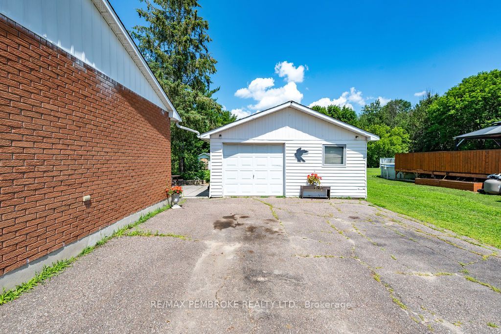 1656 Beachburg Road Property Photo 5
